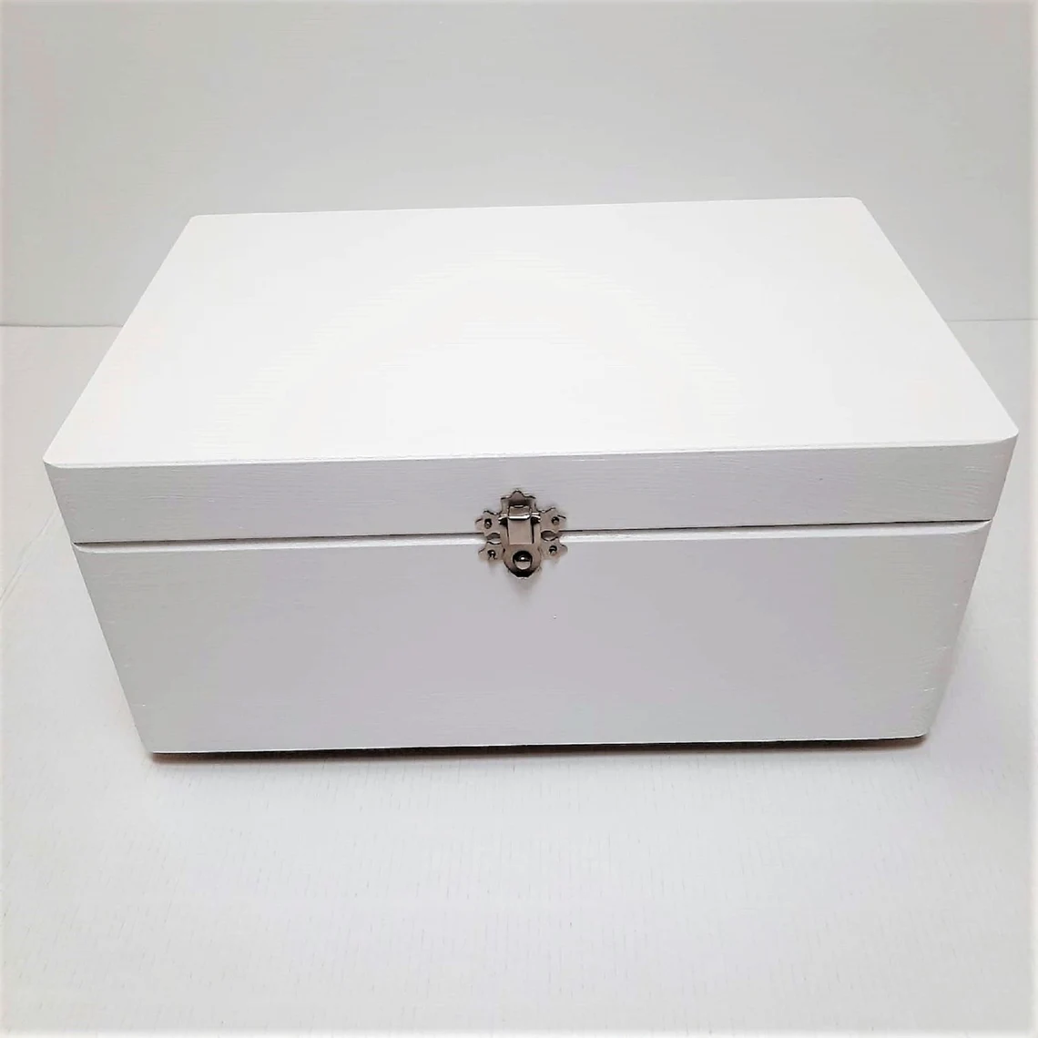 White Painted Wooden Storage Box – Medium -40cm x 30cm x 13cm