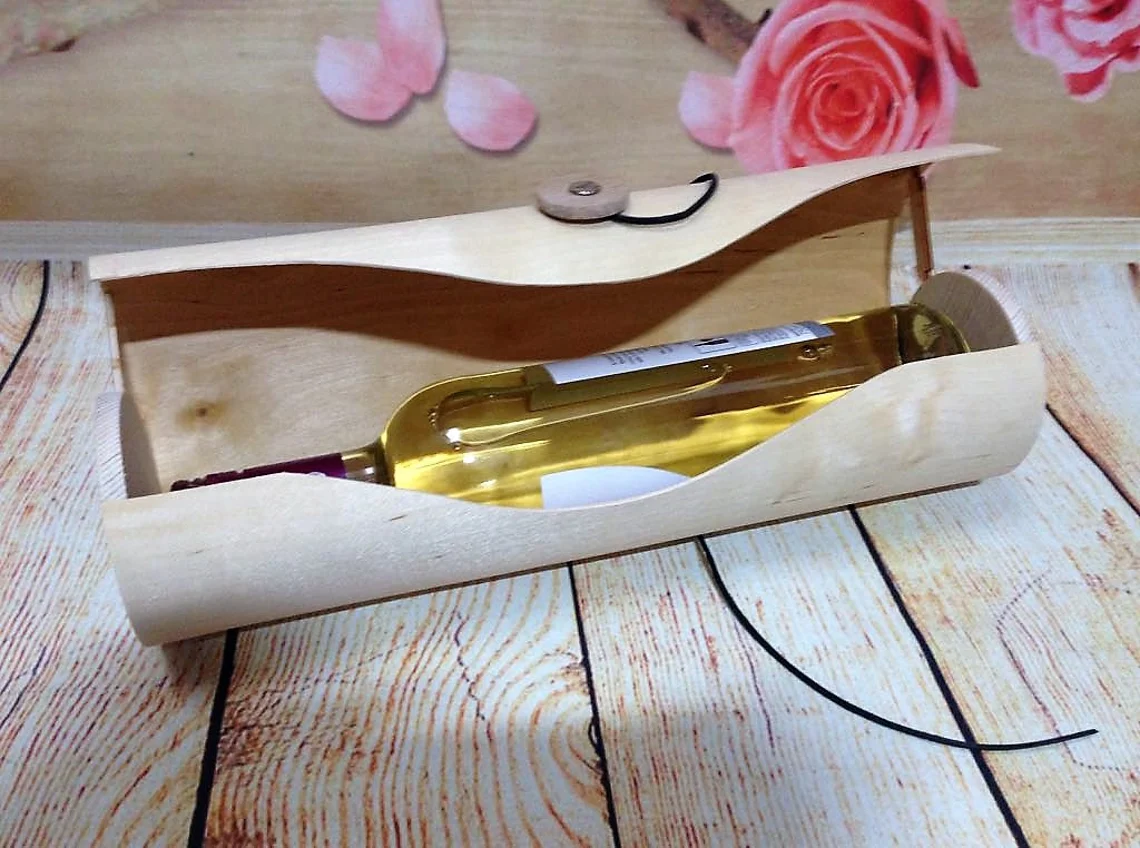 Rounded Wooden Wine Box for 1 Bottle